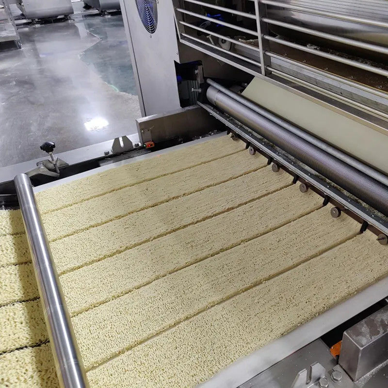 Komercyjna maszyna do robienia makaronów ze stali nierdzewnej Produkcja automatyczna 11000 sztuk/8h 380V 50HZ